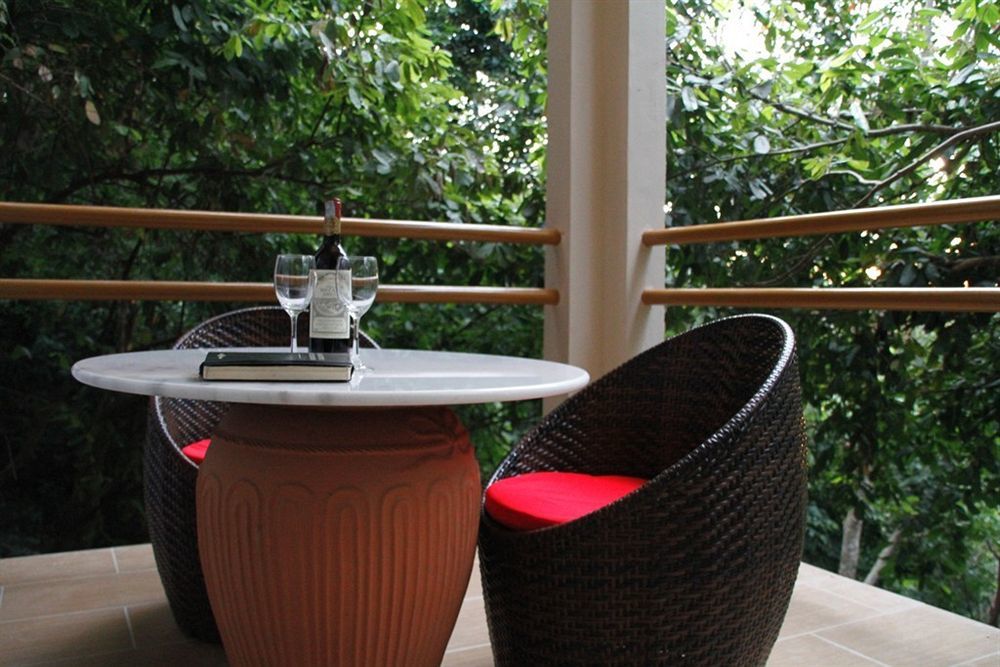 Ambong Rainforest Retreat Pantai Tengah  外观 照片
