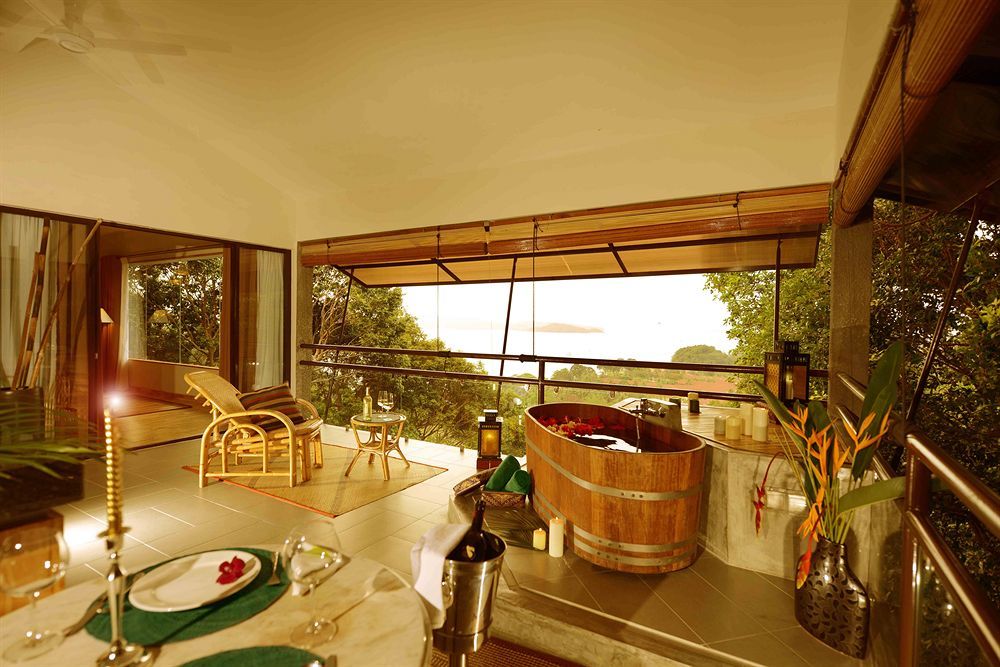 Ambong Rainforest Retreat Pantai Tengah  外观 照片